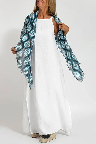 Long lightweight dress with thin straps for an elegant summer look