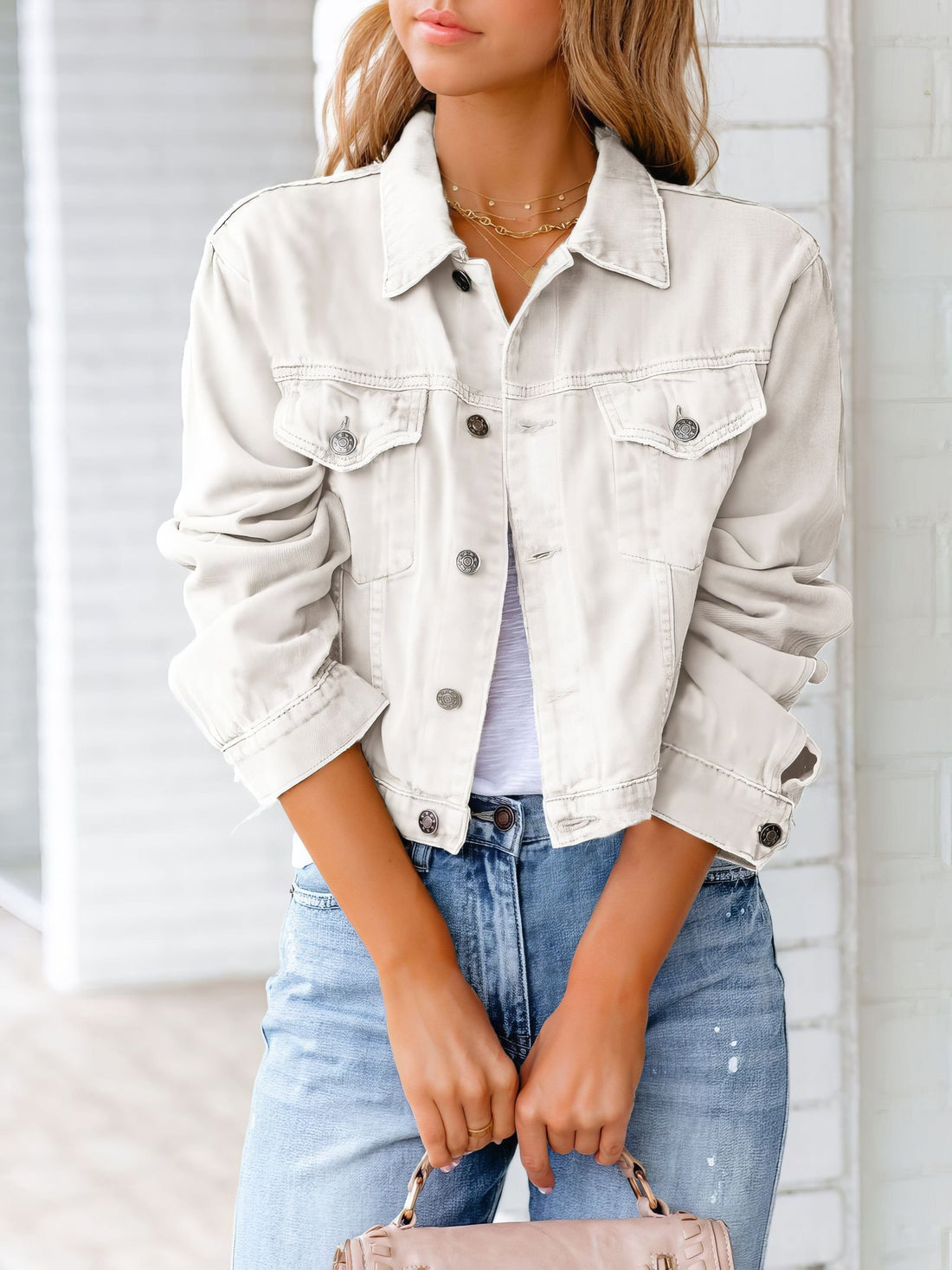 Long-Sleeved Jacket with Pockets - Modern and Practical