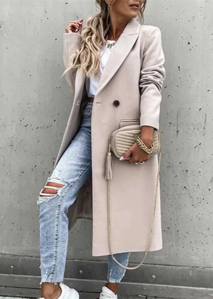 Long winter coat for women with a classic and elegant design