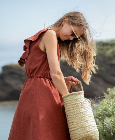 Elegant sleeveless mini dress with a V-neckline at the back