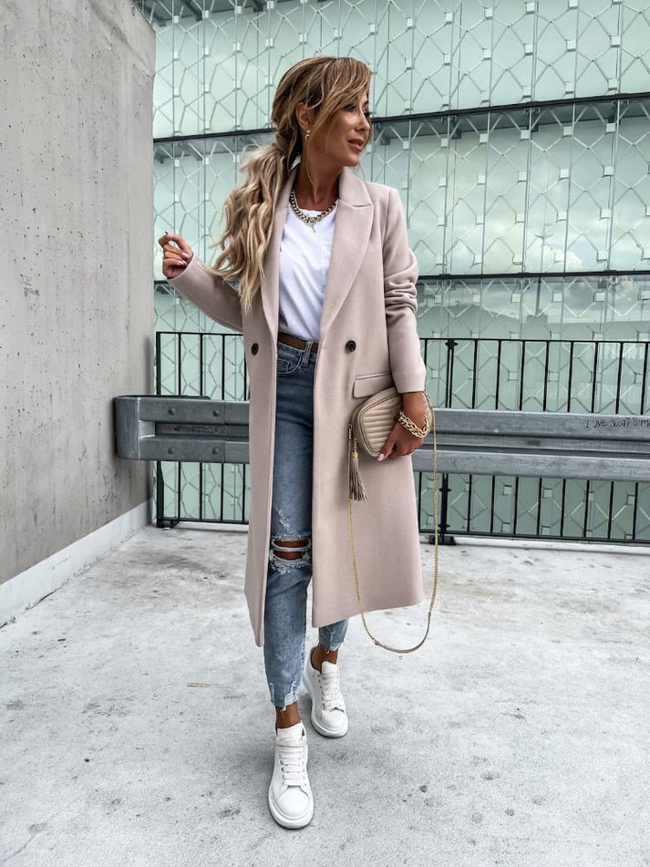 Sophisticated winter coat for modern women