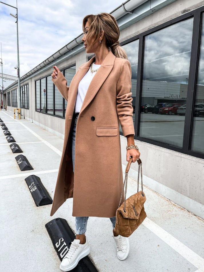 Sophisticated winter coat for modern women
