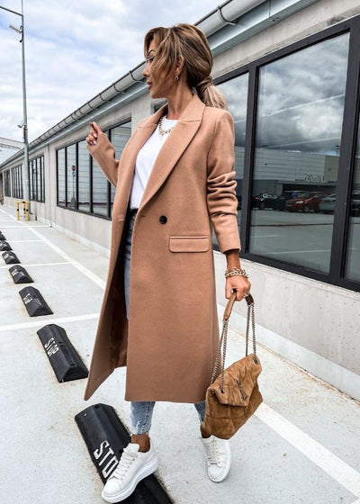 Long winter coat for women with a classic and elegant design
