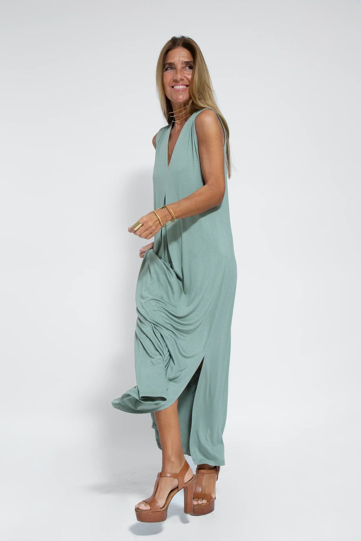 Elegant vest and long dress set for a sophisticated look