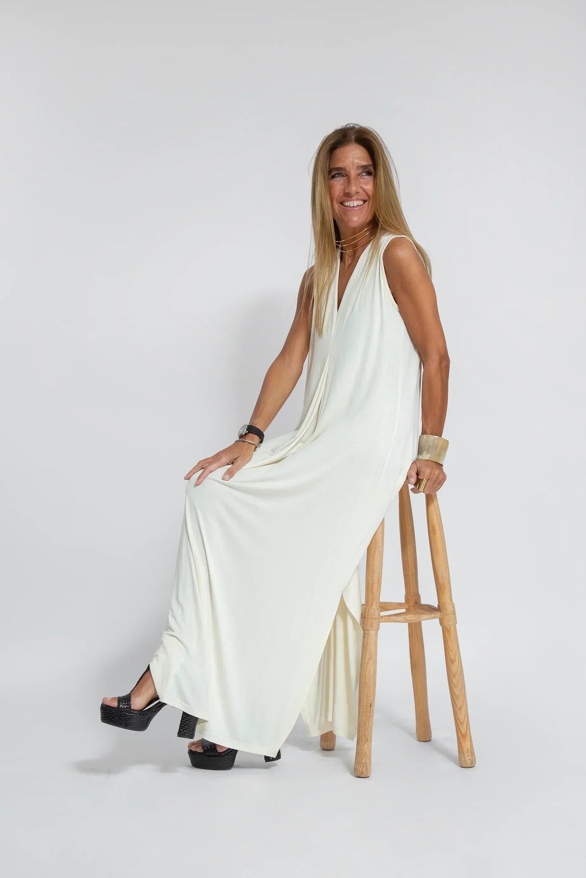 Elegant vest and long dress set for a sophisticated look
