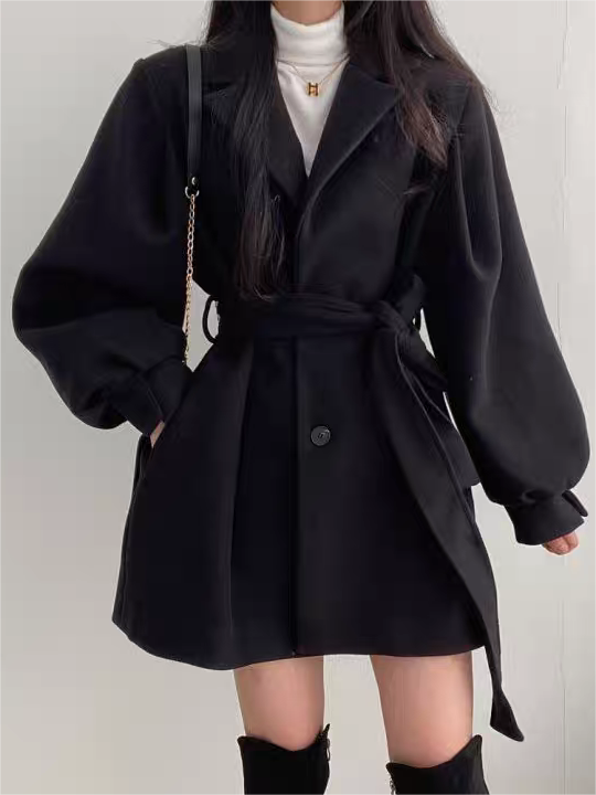 Women's coat with lapel collar, puff sleeves and belt