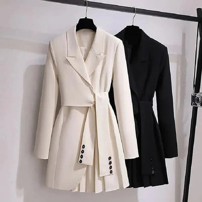 The best-selling trench coat with a slim fit
