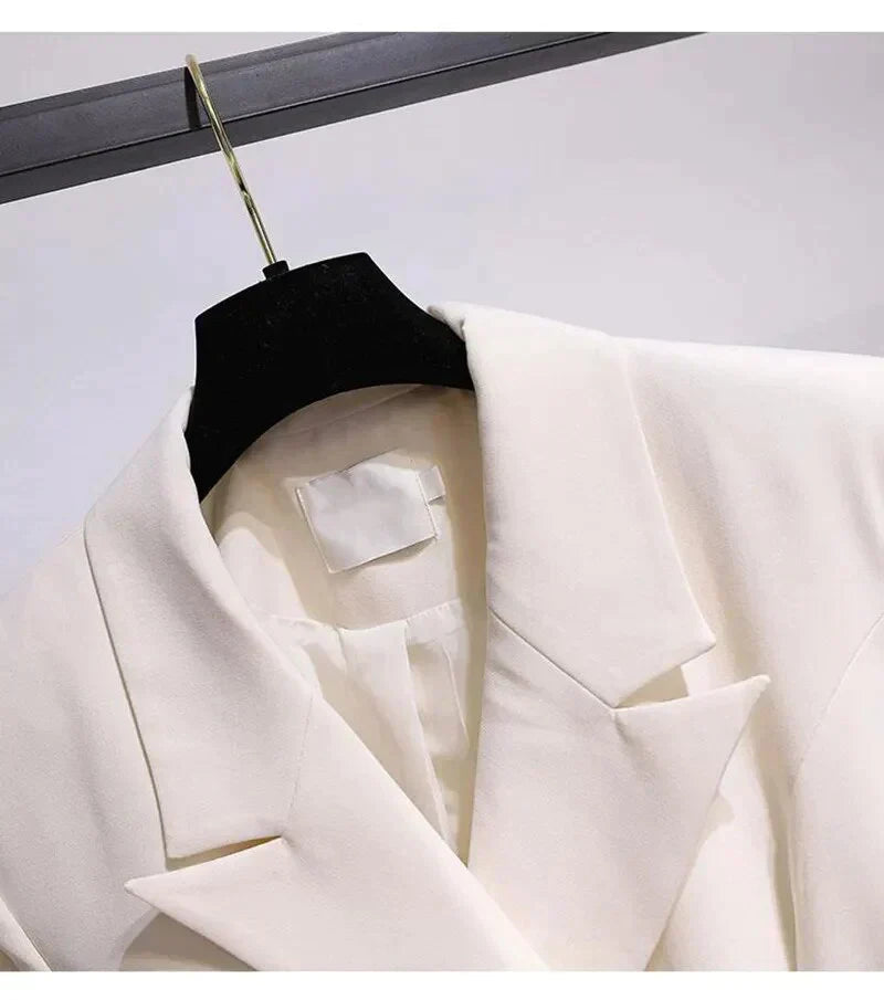 The best-selling trench coat with a slim fit