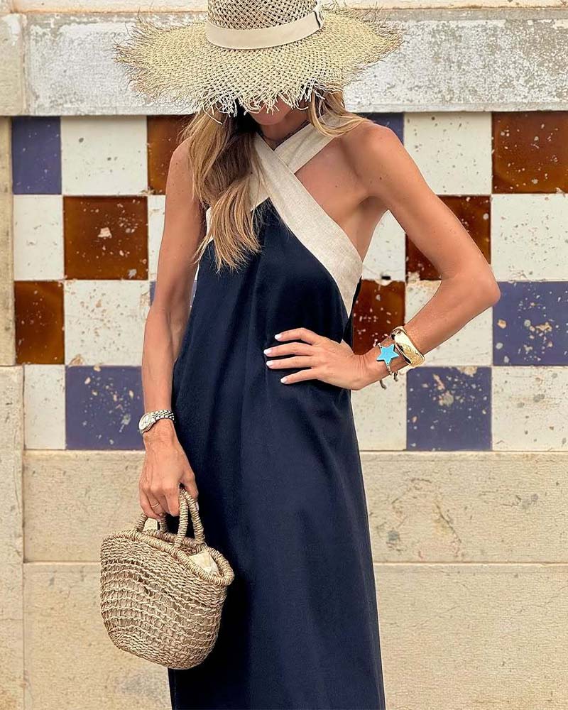 Long sleeveless dress with elegant neckline and modern cut