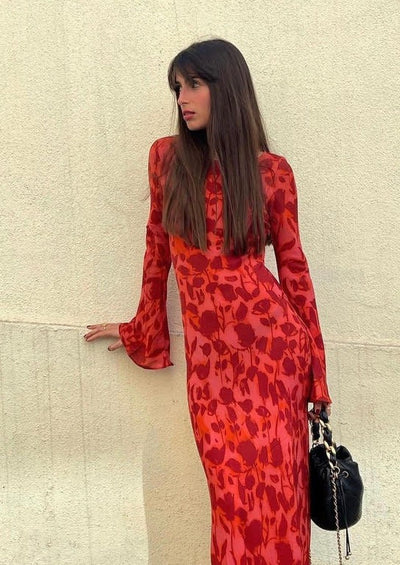 Elegant long dress with floral print and long sleeves