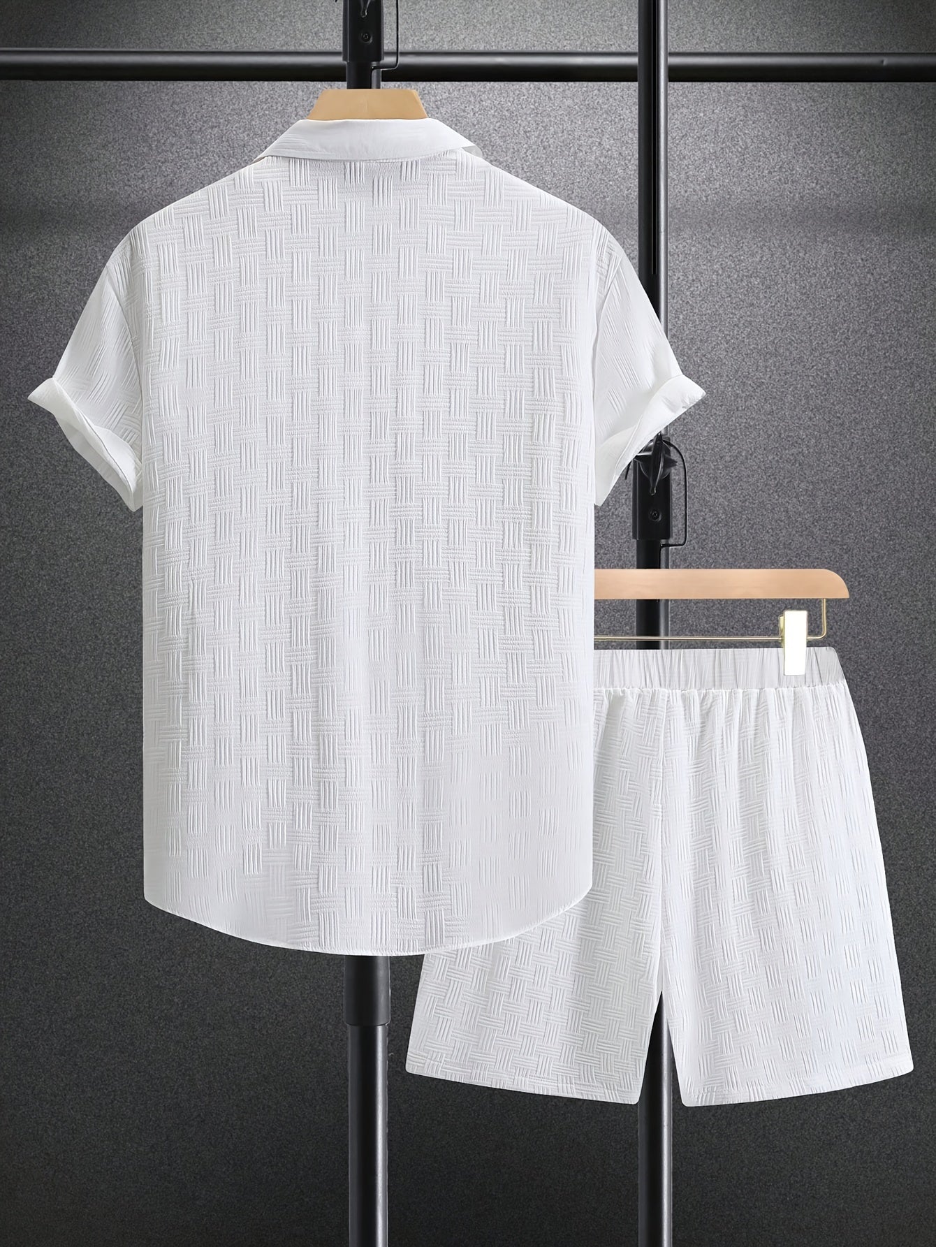 Men's summer set with a short-sleeved button-down shirt and shorts, ideal for a casual look.