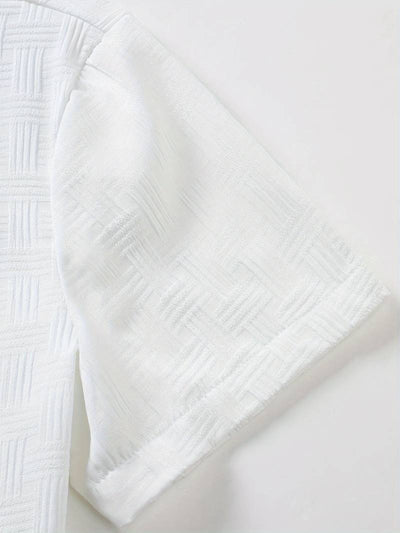 Men's summer set with a short-sleeved button-down shirt and shorts, ideal for a casual look.