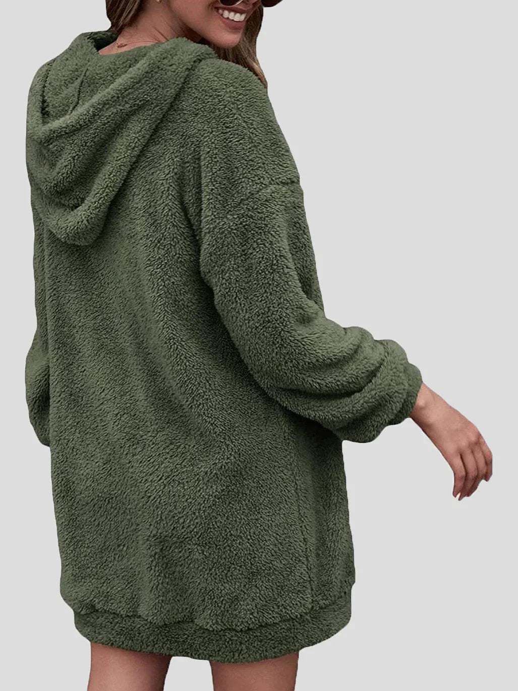 Comfortable long-sleeved hoodie with pockets and zipper