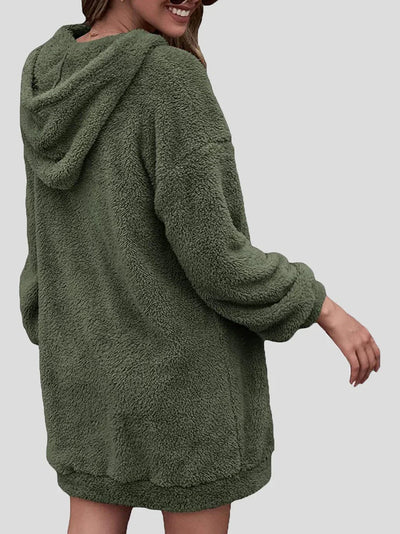 Comfortable long-sleeved hoodie with pockets and zipper