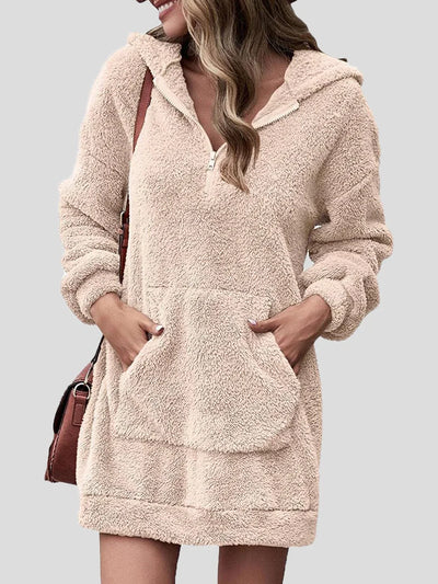 Comfortable long-sleeved hoodie with pockets and zipper