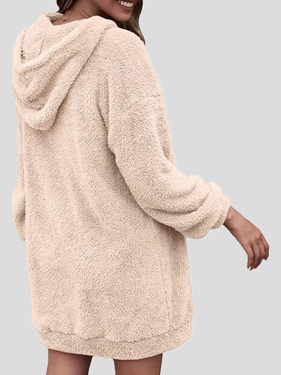 Comfortable long-sleeved hoodie with pockets and zipper