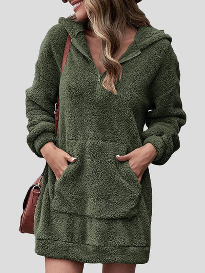 Comfortable long-sleeved hoodie with pockets and zipper