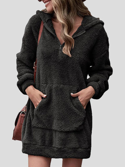 Comfortable long-sleeved hoodie with pockets and zipper