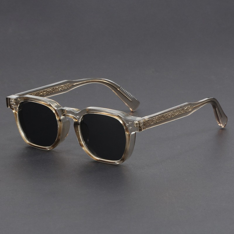 Retro sunglasses with an elegant design, ideal for a modern and timeless style.